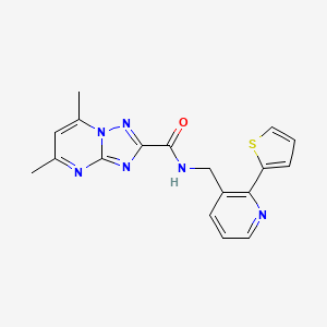 molecular formula C18H16N6OS B2418821 5,7-dimethyl-N-((2-(thiophen-2-yl)pyridin-3-yl)methyl)-[1,2,4]triazolo[1,5-a]pyrimidine-2-carboxamide CAS No. 2034577-33-6