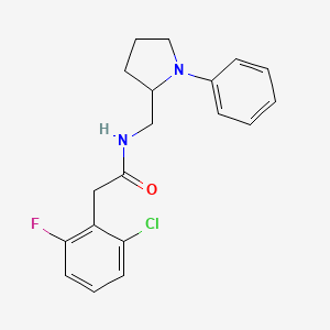 molecular formula C19H20ClFN2O B2418981 2-(2-氯-6-氟苯基)-N-((1-苯基吡咯烷-2-基)甲基)乙酰胺 CAS No. 1797083-79-4