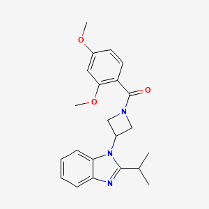 molecular formula C22H25N3O3 B2419084 (2,4-Dimethoxyphenyl)-[3-(2-propan-2-ylbenzimidazol-1-yl)azetidin-1-yl]methanone CAS No. 2415540-93-9