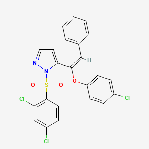 molecular formula C23H15Cl3N2O3S B2419468 5-[1-(4-chlorophenoxy)-2-phenylvinyl]-1-[(2,4-dichlorophenyl)sulfonyl]-1H-pyrazole CAS No. 400085-92-9