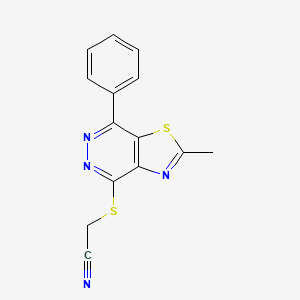 molecular formula C14H10N4S2 B2420000 2-((2-甲基-7-苯基噻唑并[4,5-d]嘧啶-4-基)硫代)乙腈 CAS No. 946228-54-2
