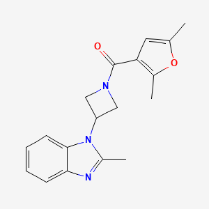 molecular formula C18H19N3O2 B2420059 (2,5-Dimethylfuran-3-yl)-[3-(2-methylbenzimidazol-1-yl)azetidin-1-yl]methanone CAS No. 2380087-14-7