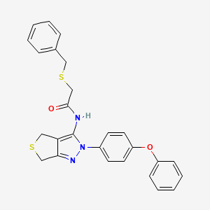 molecular formula C26H23N3O2S2 B2420248 2-(苄硫基)-N-(2-(4-苯氧基苯基)-4,6-二氢-2H-噻吩[3,4-c]吡唑-3-基)乙酰胺 CAS No. 476459-59-3