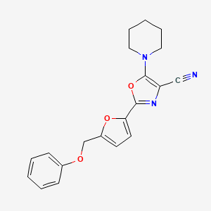molecular formula C20H19N3O3 B2420399 2-(5-(苯氧甲基)呋喃-2-基)-5-(哌啶-1-基)恶唑-4-腈 CAS No. 931704-10-8