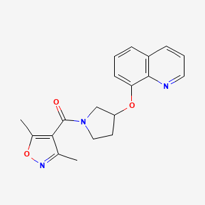 molecular formula C19H19N3O3 B2420677 (3,5-Dimethylisoxazol-4-yl)(3-(quinolin-8-yloxy)pyrrolidin-1-yl)methanone CAS No. 1904136-56-6