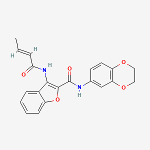 molecular formula C21H18N2O5 B2420990 (E)-3-(丁-2-烯酰胺)-N-(2,3-二氢苯并[b][1,4]二氧杂环-6-基)苯并呋喃-2-甲酰胺 CAS No. 888465-67-6