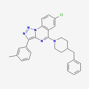molecular formula C28H26ClN5 B2421395 5-(4-苄基哌啶-1-基)-7-氯-3-(3-甲基苯基)[1,2,3]三唑并[1,5-a]喹唑啉 CAS No. 893790-27-7