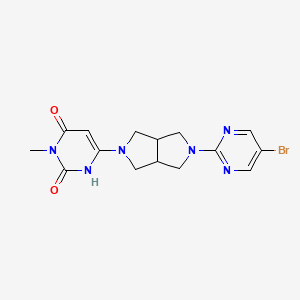 molecular formula C15H17BrN6O2 B2421805 6-[5-(5-Bromopyrimidin-2-yl)-1,3,3a,4,6,6a-hexahydropyrrolo[3,4-c]pyrrol-2-yl]-3-methyl-1H-pyrimidine-2,4-dione CAS No. 2415463-98-6