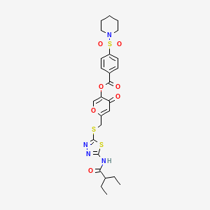 molecular formula C26H30N4O7S3 B2422777 6-(((5-(2-ethylbutanamido)-1,3,4-thiadiazol-2-yl)thio)methyl)-4-oxo-4H-pyran-3-yl 4-(piperidin-1-ylsulfonyl)benzoate CAS No. 877642-31-4