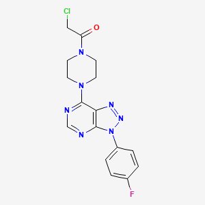 molecular formula C16H15ClFN7O B2423274 2-chloro-1-(4-(3-(4-fluorophenyl)-3H-[1,2,3]triazolo[4,5-d]pyrimidin-7-yl)piperazin-1-yl)ethanone CAS No. 920365-00-0