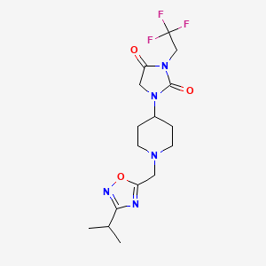 molecular formula C16H22F3N5O3 B2423841 1-(1-{[3-(Propan-2-yl)-1,2,4-oxadiazol-5-yl]methyl}piperidin-4-yl)-3-(2,2,2-trifluoroethyl)imidazolidine-2,4-dione CAS No. 2097913-97-6