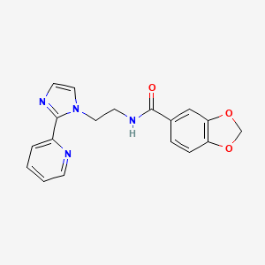 molecular formula C18H16N4O3 B2423874 N-(2-(2-(ピリジン-2-イル)-1H-イミダゾール-1-イル)エチル)ベンゾ[d][1,3]ジオキソール-5-カルボキサミド CAS No. 2034586-38-2