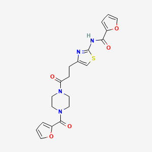 molecular formula C20H20N4O5S B2424833 N-(4-(3-(4-(furan-2-carbonyl)piperazin-1-yl)-3-oxopropyl)thiazol-2-yl)furan-2-carboxamide CAS No. 1021266-26-1