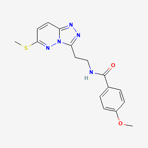 molecular formula C16H17N5O2S B2425201 4-甲氧基-N-[2-(6-甲硫基-[1,2,4]三唑并[4,3-b]哒嗪-3-基)乙基]苯甲酰胺 CAS No. 872995-43-2