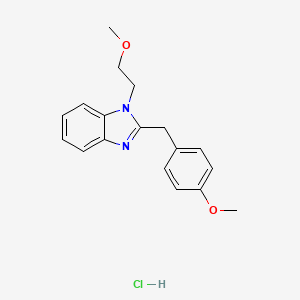 molecular formula C18H21ClN2O2 B2425574 Chlorhydrate de 2-(4-méthoxybenzyl)-1-(2-méthoxyéthyl)-1H-benzo[d]imidazole CAS No. 1215660-16-4