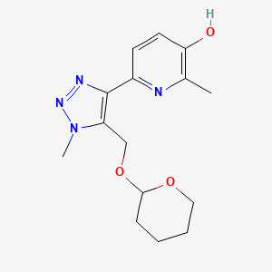 molecular formula C15H20N4O3 B2425960 2-Methyl-6-(1-methyl-5-(((tetrahydro-2H-pyran-2-yl)oxy)methyl)-1H-1,2,3-triazol-4-yl)pyridin-3-ol CAS No. 2170129-05-0
