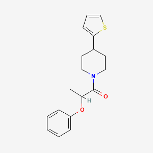 molecular formula C18H21NO2S B2426007 2-苯氧基-1-(4-(噻吩-2-基)哌啶-1-基)丙انون CAS No. 1396715-79-9