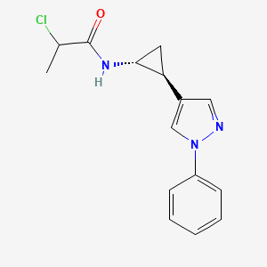 molecular formula C15H16ClN3O B2426048 2-Chloro-N-[(1R,2S)-2-(1-phenylpyrazol-4-yl)cyclopropyl]propanamide CAS No. 2411183-89-4
