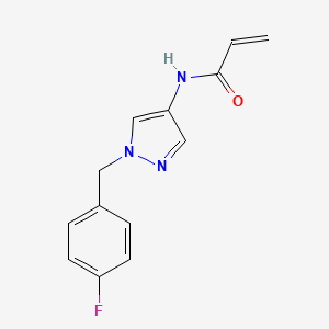 molecular formula C13H12FN3O B2426454 N-[1-[(4-Fluorophenyl)methyl]pyrazol-4-yl]prop-2-enamide CAS No. 2361656-42-8