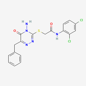 molecular formula C18H15Cl2N5O2S B2426697 2-[(4-氨基-6-苄基-5-氧代-4,5-二氢-1,2,4-三嗪-3-基)硫代]-N-(2,4-二氯苯基)乙酰胺 CAS No. 886961-53-1