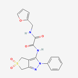 molecular formula C18H16N4O5S B2426906 N1-(5,5-二氧化-2-苯基-4,6-二氢-2H-噻吩并[3,4-c]吡唑-3-基)-N2-(呋喃-2-基甲基)草酰胺 CAS No. 899989-14-1