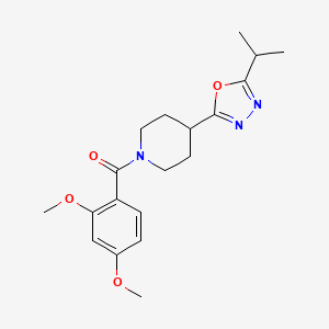 molecular formula C19H25N3O4 B2427130 (2,4-Dimethoxyphenyl)(4-(5-isopropyl-1,3,4-oxadiazol-2-yl)piperidin-1-yl)methanone CAS No. 1170016-46-2