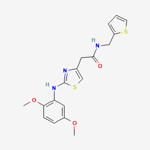 molecular formula C18H19N3O3S2 B2427218 2-(2-((2,5-二甲氧基苯基)氨基)噻唑-4-基)-N-(噻吩-2-基甲基)乙酰胺 CAS No. 1105217-64-8