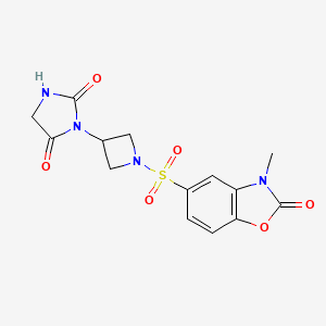 molecular formula C14H14N4O6S B2427286 3-(1-((3-Methyl-2-oxo-2,3-dihydrobenzo[d]oxazol-5-yl)sulfonyl)azetidin-3-yl)imidazolidine-2,4-dione CAS No. 2034365-63-2
