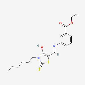 molecular formula C19H24N2O3S2 B2427980 (E)-ethyl 3-(((3-hexyl-4-oxo-2-thioxothiazolidin-5-ylidene)methyl)amino)benzoate CAS No. 881570-59-8