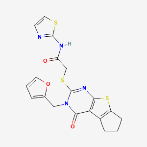 molecular formula C19H16N4O3S3 B2428095 2-((3-(呋喃-2-基甲基)-4-氧代-4,5,6,7-四氢-3H-环戊[4,5]噻吩[2,3-d]嘧啶-2-基)硫代)-N-(噻唑-2-基)乙酰胺 CAS No. 717828-77-8