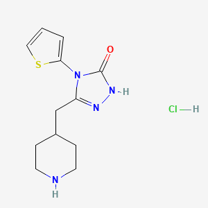 molecular formula C12H17ClN4OS B2428459 3-(哌啶-4-基甲基)-4-(噻吩-2-基)-1H-1,2,4-三唑-5(4H)-酮盐酸盐 CAS No. 2034613-94-8