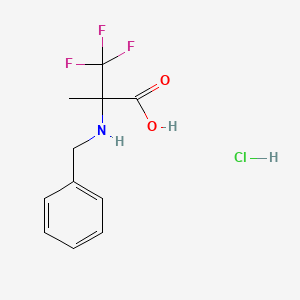 molecular formula C11H13ClF3NO2 B2428569 2-(苯甲胺基)-3,3,3-三氟-2-甲基丙酸；盐酸盐 CAS No. 2243507-25-5