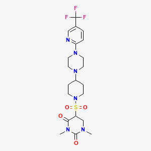 molecular formula C21H27F3N6O4S B2429336 1,3-二甲基-5-[4-[4-[5-(三氟甲基)吡啶-2-基]哌嗪-1-基]哌啶-1-基]磺酰基-1,3-二氮杂环-2,4-二酮 CAS No. 2097934-73-9