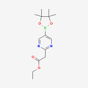 molecular formula C14H21BN2O4 B2430520 2-[5-(テトラメチル-1,3,2-ジオキサボロラン-2-イル)ピリミジン-2-イル]酢酸エチル CAS No. 2304635-45-6