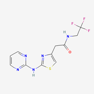 molecular formula C11H10F3N5OS B2430994 2-(2-(嘧啶-2-基氨基)噻唑-4-基)-N-(2,2,2-三氟乙基)乙酰胺 CAS No. 1226427-28-6