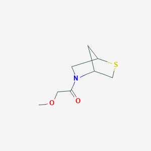 molecular formula C8H13NO2S B2431512 1-(2-硫杂-5-氮杂双环[2.2.1]庚烷-5-基)-2-甲氧基乙酮 CAS No. 1934545-13-7