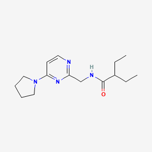 molecular formula C15H24N4O B2432777 2-乙基-N-((4-(吡咯烷-1-基)嘧啶-2-基)甲基)丁酰胺 CAS No. 1798030-56-4