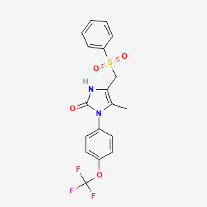 molecular formula C18H15F3N2O4S B2432867 4-[(bencenosulfonil)metil]-5-metil-1-[4-(trifluorometoxi)fenil]-2,3-dihidro-1H-imidazol-2-ona CAS No. 439095-99-5