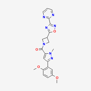 molecular formula C22H21N7O4 B2433152 (3-(2,5-dimethoxyphenyl)-1-methyl-1H-pyrazol-5-yl)(3-(3-(pyrimidin-2-yl)-1,2,4-oxadiazol-5-yl)azetidin-1-yl)methanone CAS No. 1323658-07-6