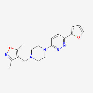 molecular formula C18H21N5O2 B2433258 4-[[4-[6-(Furan-2-yl)pyridazin-3-yl]piperazin-1-yl]methyl]-3,5-dimethyl-1,2-oxazole CAS No. 2380187-07-3