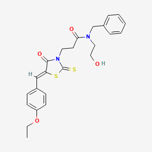 molecular formula C24H26N2O4S2 B2433379 N-苄基-3-[(5Z)-5-[(4-乙氧基苯基)亚甲基]-4-氧代-2-硫代亚甲基-1,3-噻唑烷-3-基]-N-(2-羟乙基)丙酰胺 CAS No. 333420-30-7
