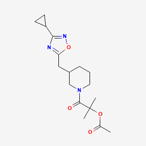 1-(3-((3-Cyclopropyl-1,2,4-oxadiazol-5-yl)methyl)piperidin-1-yl)-2-methyl-1-oxopropan-2-yl acetate