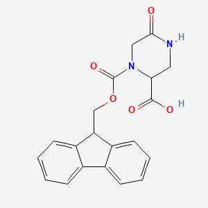 molecular formula C20H18N2O5 B2435580 Ácido 1-{[(9H-fluoren-9-il)metoxi]carbonil}-5-oxopiperazina-2-carboxílico CAS No. 1701778-09-7