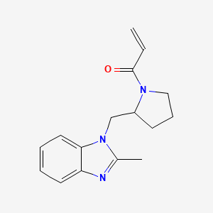 molecular formula C16H19N3O B2436094 1-[2-[(2-Methylbenzimidazol-1-yl)methyl]pyrrolidin-1-yl]prop-2-en-1-one CAS No. 2191110-75-3