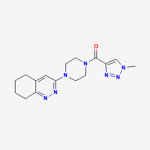 B2436337 (1-methyl-1H-1,2,3-triazol-4-yl)(4-(5,6,7,8-tetrahydrocinnolin-3-yl)piperazin-1-yl)methanone CAS No. 1904184-51-5