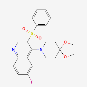 molecular formula C22H21FN2O4S B2437104 8-[3-(Benzenesulfonyl)-6-fluoroquinolin-4-yl]-1,4-dioxa-8-azaspiro[4.5]decane CAS No. 866844-22-6