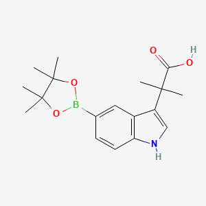 molecular formula C18H24BNO4 B2437804 2-(5-硼-1H-吲哚-3-基)-2-甲基丙酸缩二甲苯酯 CAS No. 2304634-60-2
