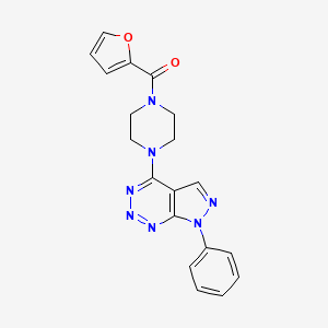 molecular formula C19H17N7O2 B2438816 呋喃-2-基(4-(7-苯基-7H-吡唑并[3,4-d][1,2,3]三嗪-4-基)哌嗪-1-基)甲酮 CAS No. 1226431-97-5