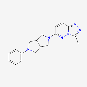 molecular formula C18H20N6 B2438946 3-Methyl-6-(2-phenyl-1,3,3a,4,6,6a-hexahydropyrrolo[3,4-c]pyrrol-5-yl)-[1,2,4]triazolo[4,3-b]pyridazine CAS No. 2415466-06-5