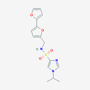 molecular formula C15H17N3O4S B2439122 N-([2,2'-双呋喃]-5-基甲基)-1-异丙基-1H-咪唑-4-磺酰胺 CAS No. 2034491-10-4